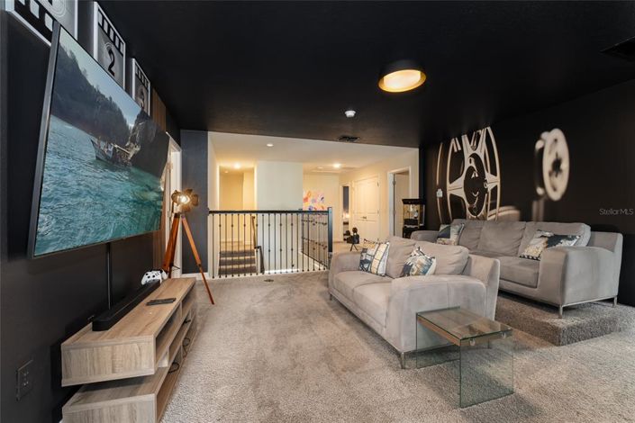 Image No.21-8 Bed Property for sale