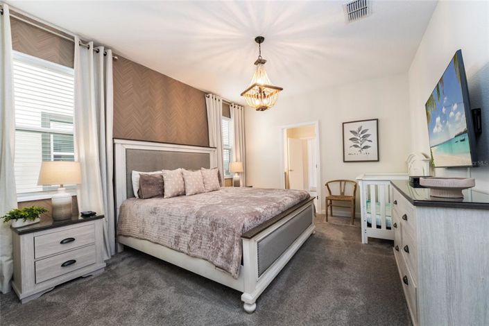 Image No.32-8 Bed Property for sale