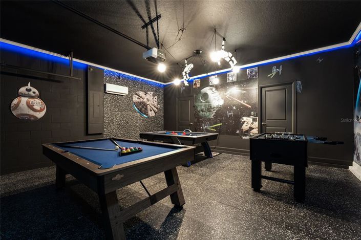 Image No.9-8 Bed Property for sale