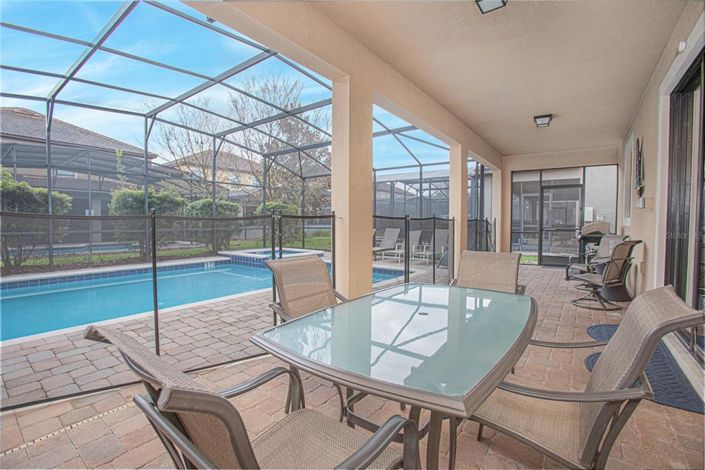 Image No.15-6 Bed Property for sale