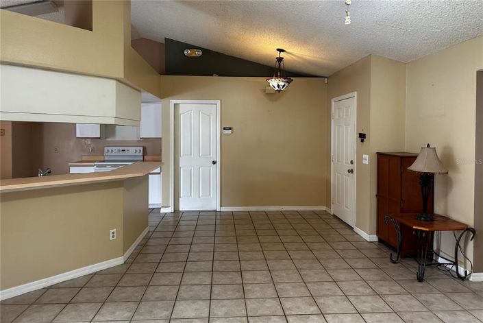 Image No.10-3 Bed Property for sale