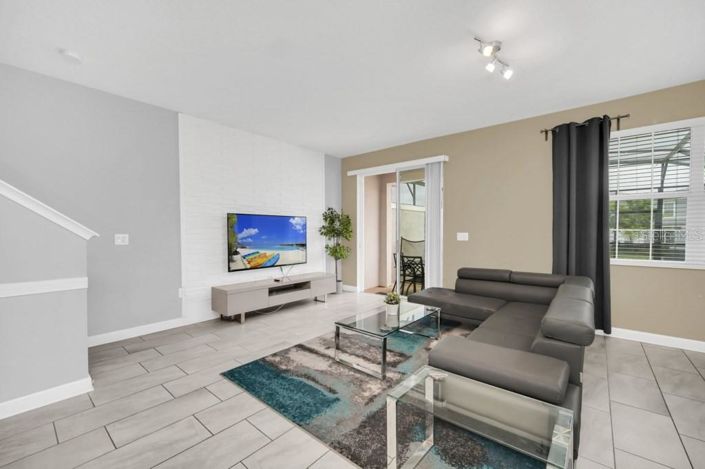 Image No.16-5 Bed Townhouse for sale