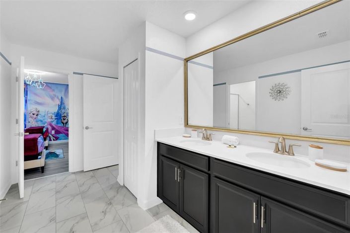 Image No.30-9 Bed Property for sale