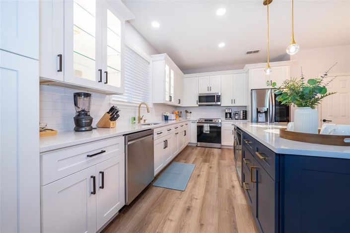 Image No.15-6 Bed Property for sale