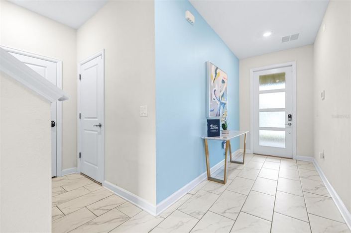 Image No.2-5 Bed Property for sale