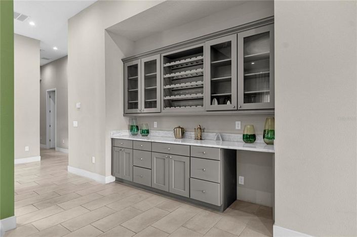 Image No.11-6 Bed Property for sale