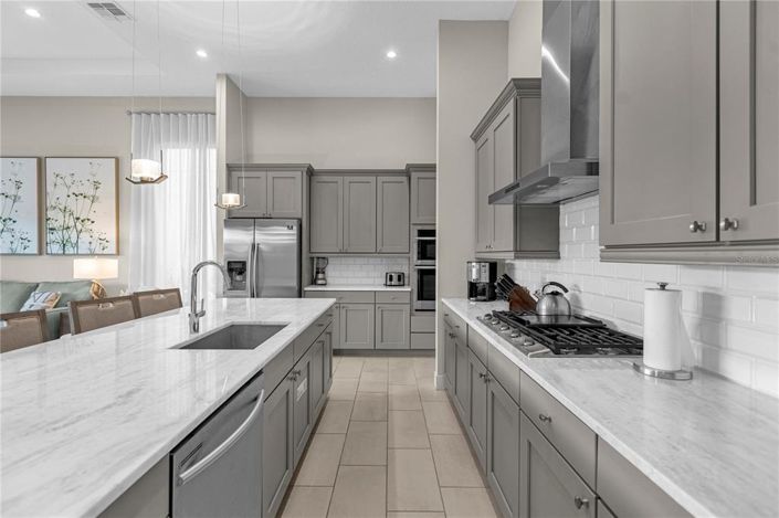 Image No.14-6 Bed Property for sale