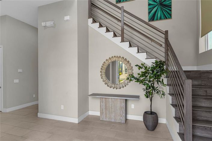 Image No.5-6 Bed Property for sale