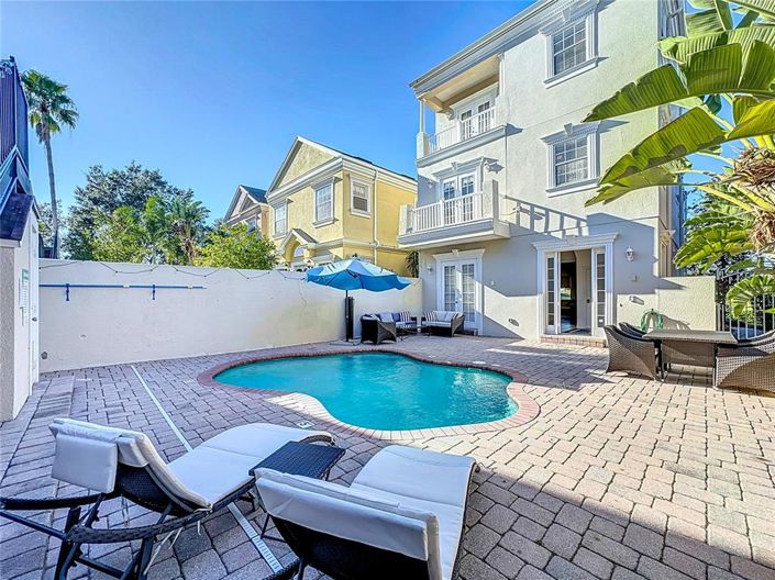 Image No.58-6 Bed Property for sale