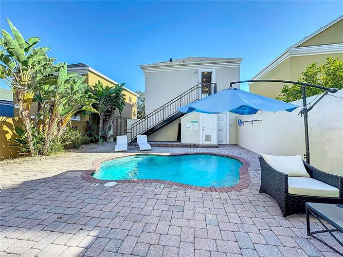 Image No.60-6 Bed Property for sale