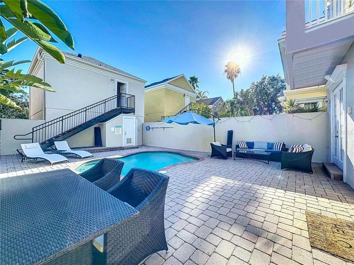 Image No.61-6 Bed Property for sale