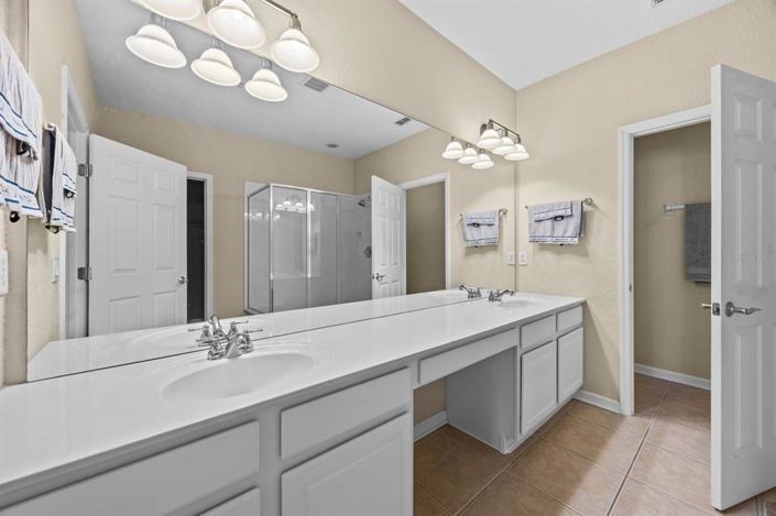 Image No.12-2 Bed Property for sale