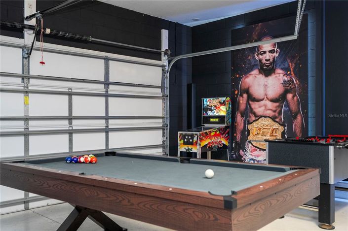 Image No.12-8 Bed Property for sale