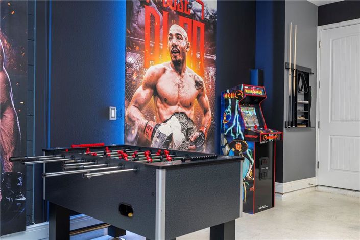 Image No.14-8 Bed Property for sale