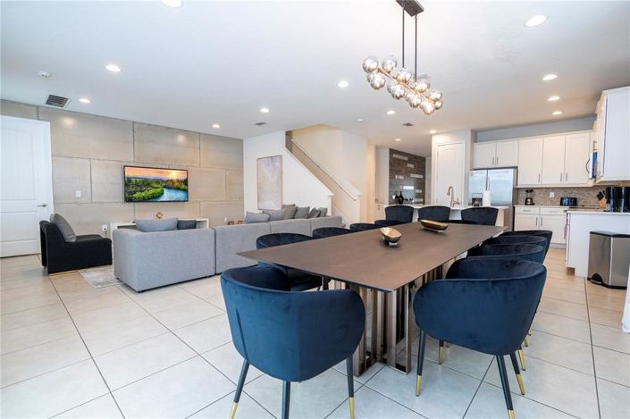 Image No.22-8 Bed Property for sale