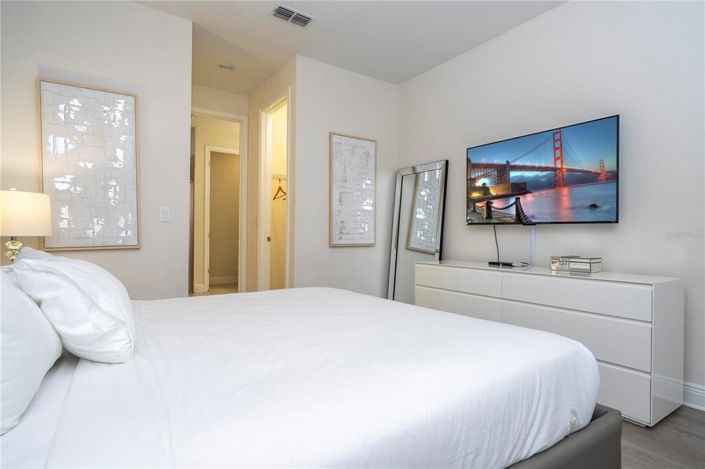 Image No.28-8 Bed Property for sale