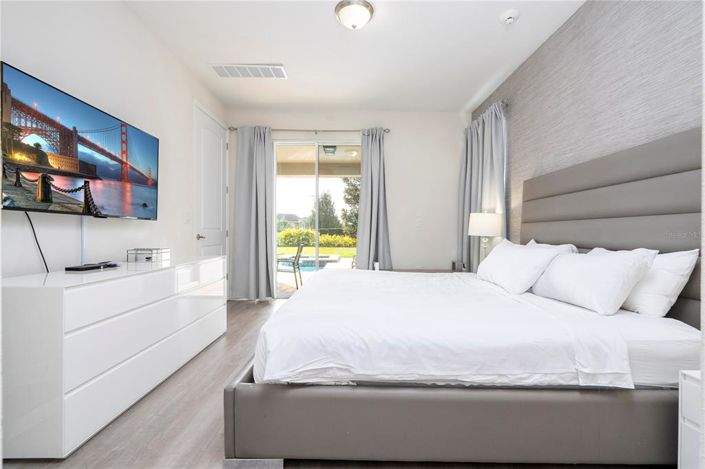 Image No.32-8 Bed Property for sale