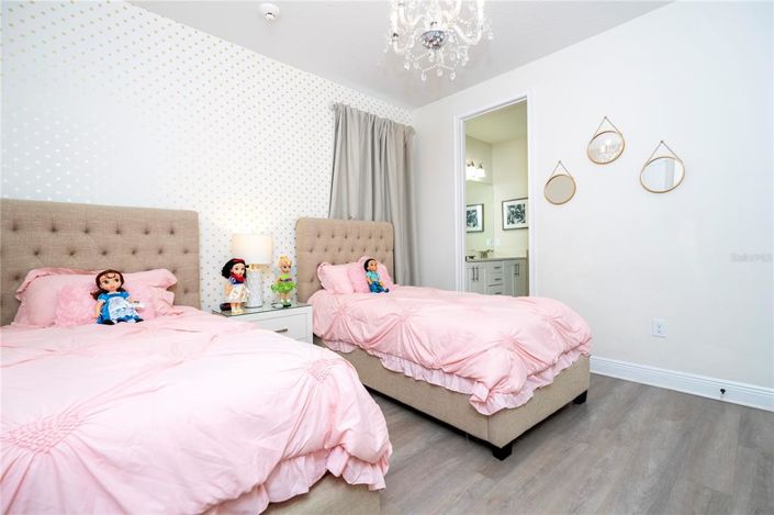 Image No.42-8 Bed Property for sale