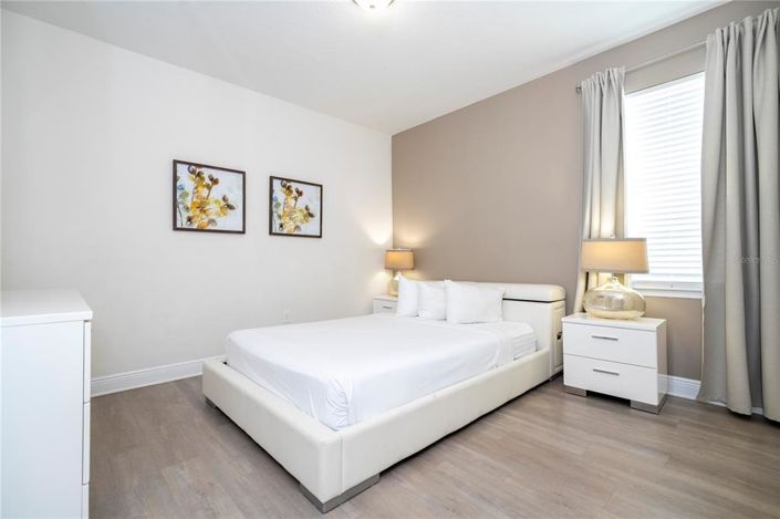 Image No.50-8 Bed Property for sale