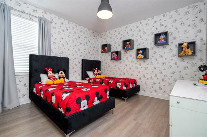 Image No.53-8 Bed Property for sale