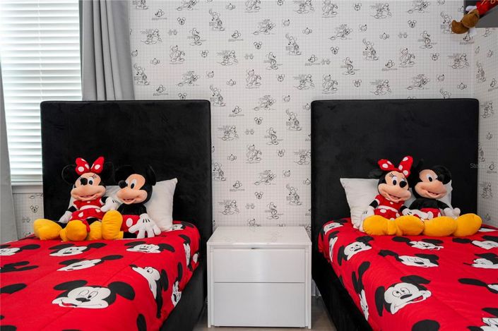 Image No.54-8 Bed Property for sale