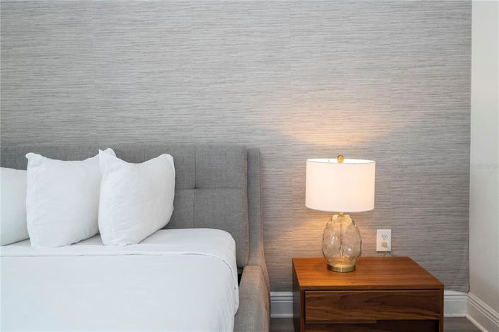 Image No.8-8 Bed Property for sale