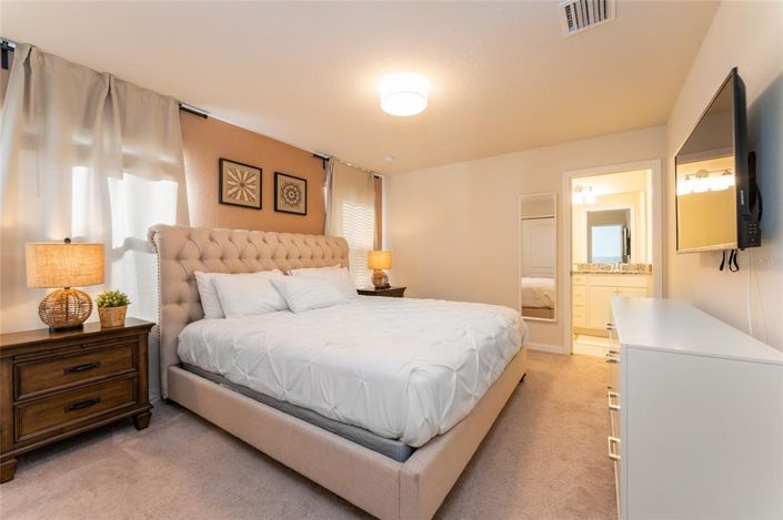 Image No.13-8 Bed Property for sale