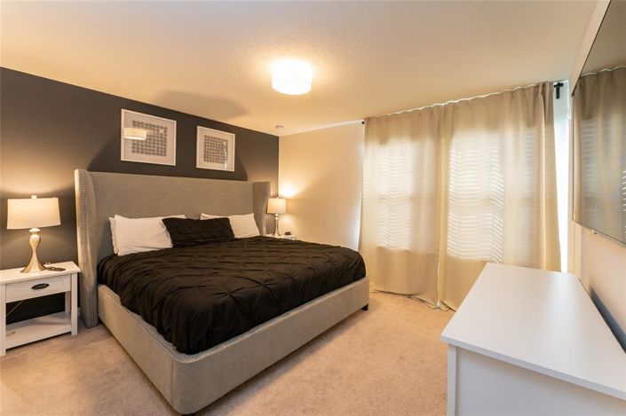 Image No.20-8 Bed Property for sale