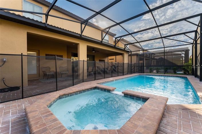 Image No.25-8 Bed Property for sale