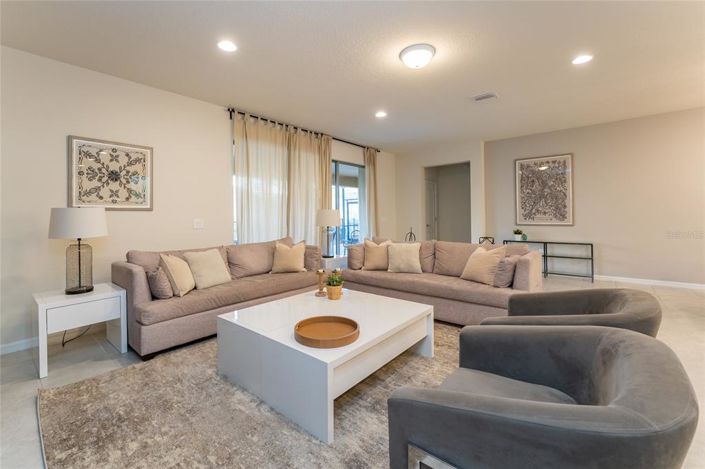 Image No.4-8 Bed Property for sale