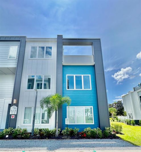Image No.1-5 Bed Property for sale