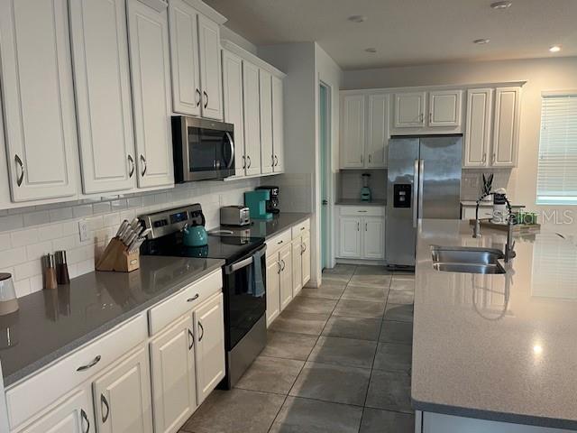 Image No.13-9 Bed Property for sale