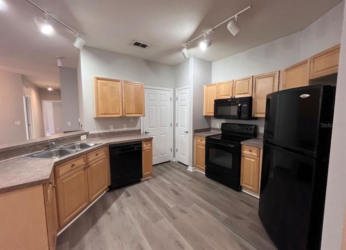 Image No.4-4 Bed Property for sale