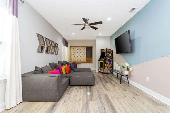 Image No.57-6 Bed Property for sale