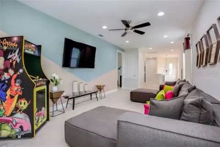 Image No.9-6 Bed Property for sale