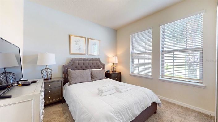 Image No.18-8 Bed Property for sale