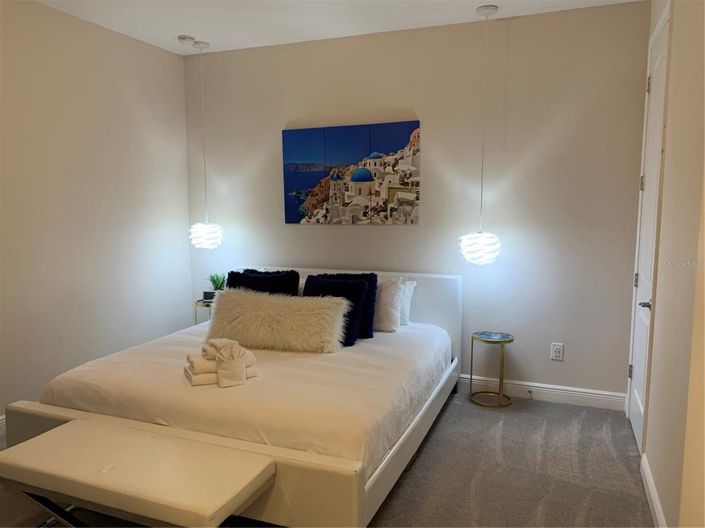 Image No.24-6 Bed Property for sale