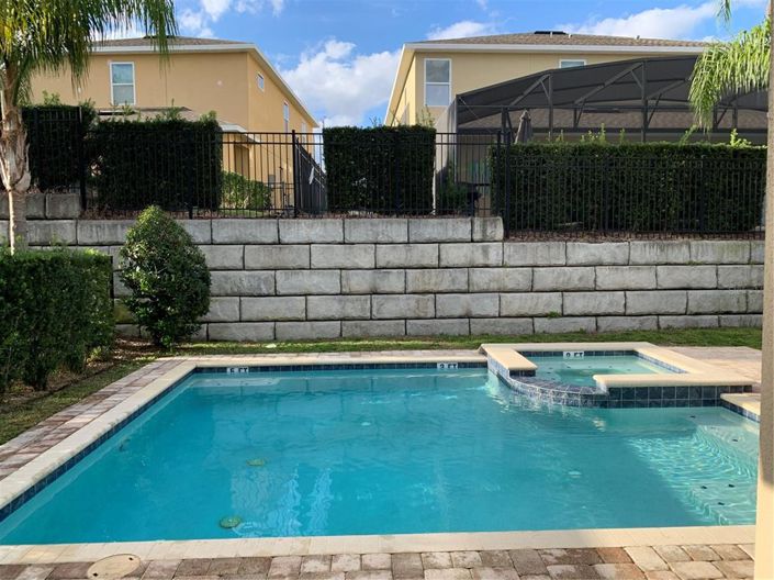 Image No.6-6 Bed Property for sale