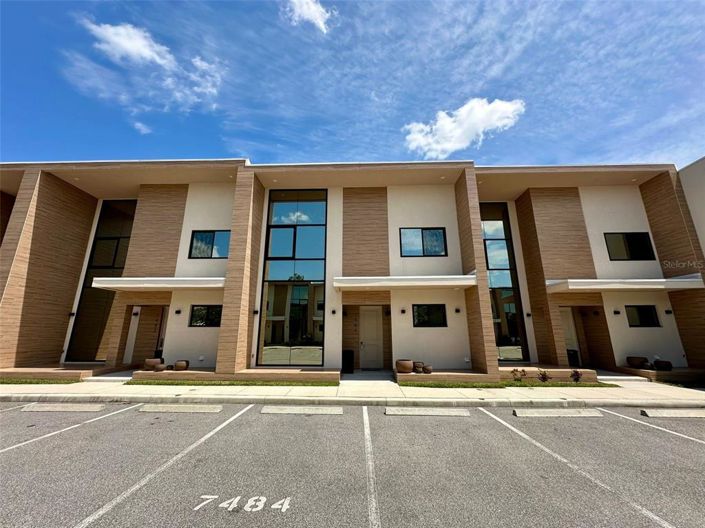 Image No.1-4 Bed Townhouse for sale