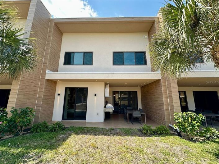 Image No.24-4 Bed Townhouse for sale