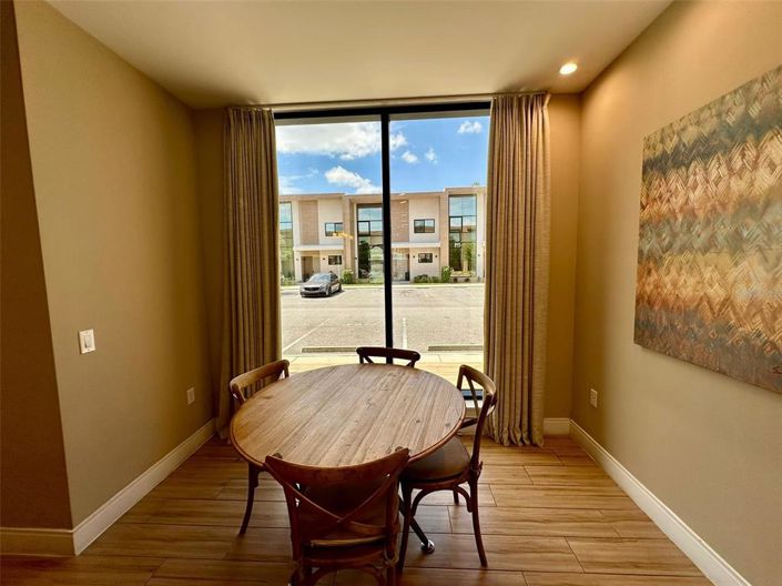 Image No.4-4 Bed Townhouse for sale