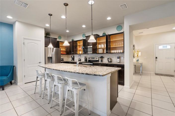 Image No.12-5 Bed Townhouse for sale