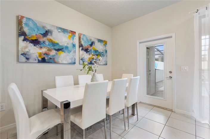 Image No.17-5 Bed Townhouse for sale