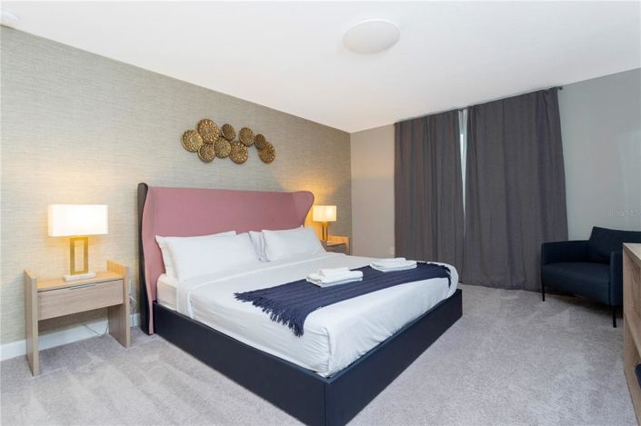 Image No.41-5 Bed Townhouse for sale