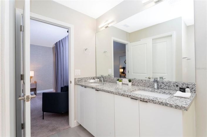 Image No.46-5 Bed Townhouse for sale