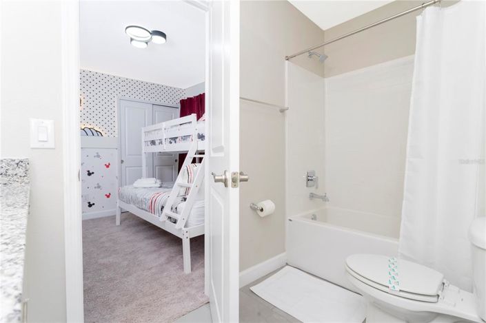 Image No.60-5 Bed Townhouse for sale