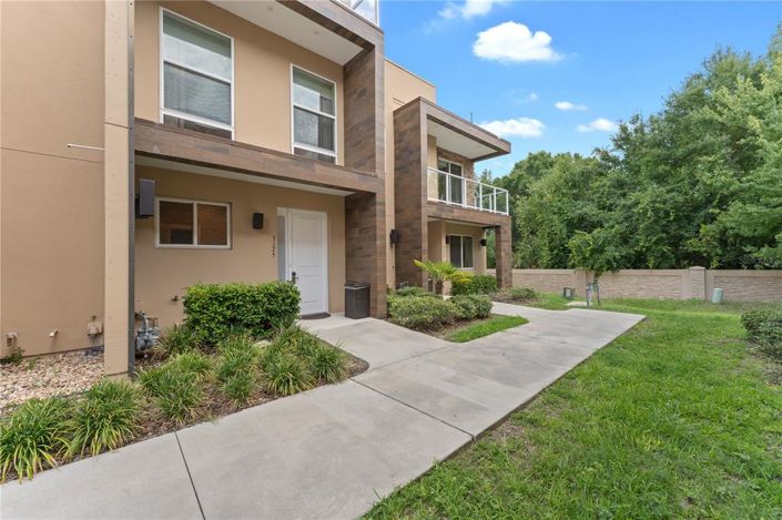 Image No.1-4 Bed Townhouse for sale
