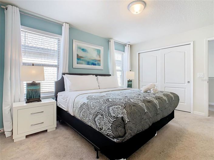 Image No.20-8 Bed Property for sale