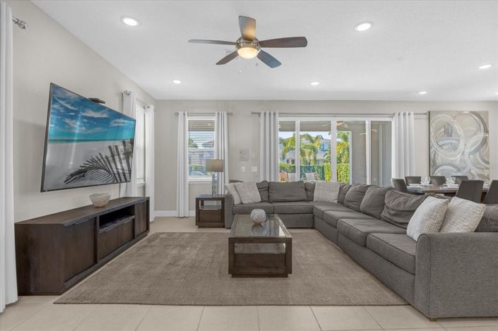 Image No.15-5 Bed Property for sale