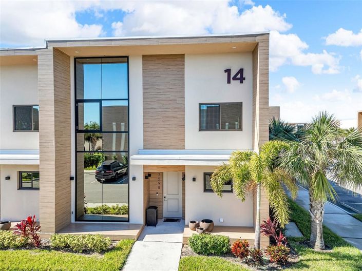 Image No.1-4 Bed Townhouse for sale
